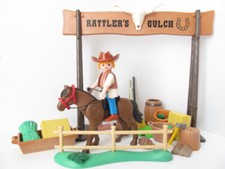 Playmobil Western ranch scene: Cowboy figure, horse, sign and accessories NEW