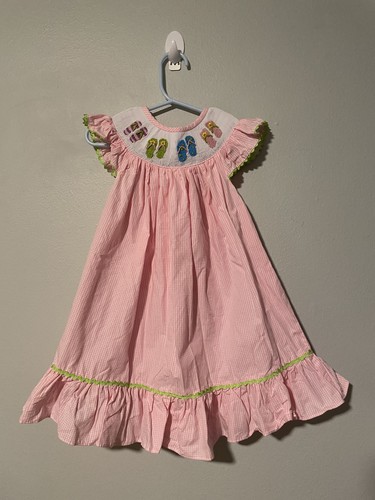 Barefoot girls smocked - barefoot, flip