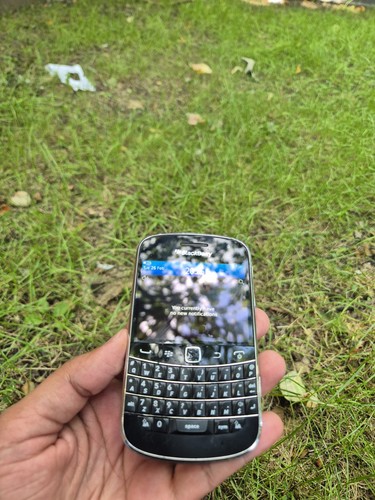 Blackberry bold 9900 - blackberry,
