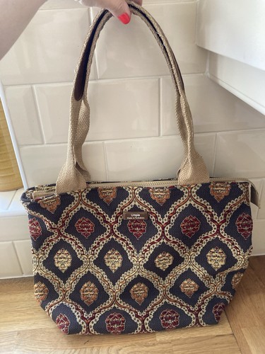Beautiful umpie carpet - carpet, bag