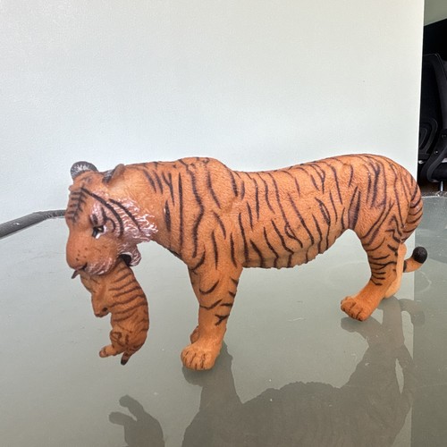Tiger figurine with cub - with,