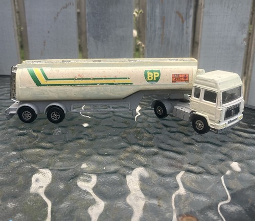Corgi fuel tanker - bp, lorry