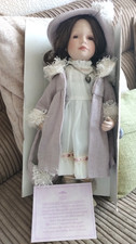 Leonardo Porcelain Doll With Cert Boxed Approx 16.5" Dressed In Lilac
