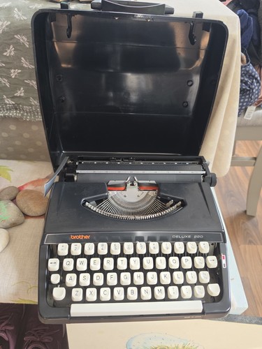 Brother deluxe 220 typewriter - brother,
