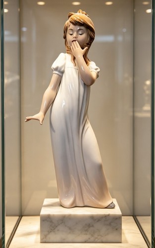 Lladro nao girl - nao,