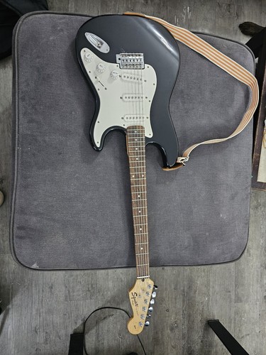Squier fender affinity - by,