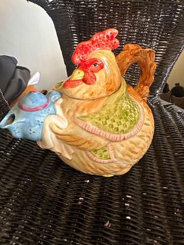 Ceramic hen chicken - hen/chicken, novelty