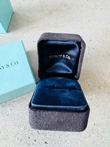 Genuine tiffany black - &,