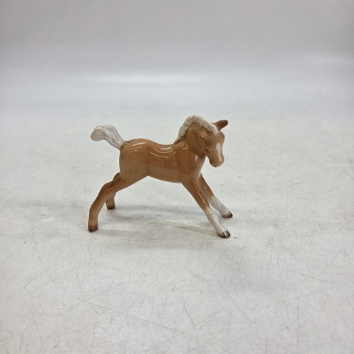 Beswick palomino foal figurine - beswick,
