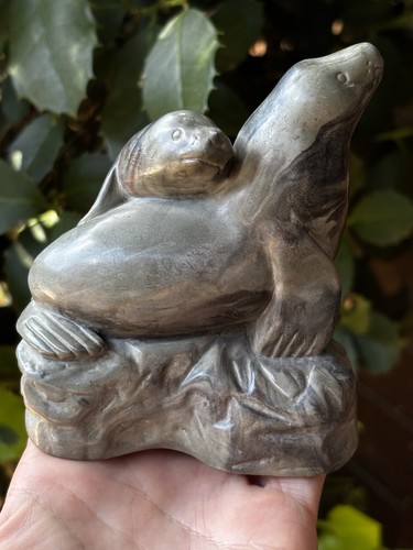 Sea lion figurine marked - lion,