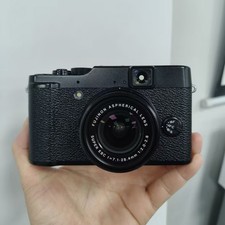FUJIFILM X10 12MP Digital