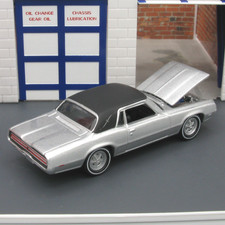 1968 Ford Thunderbird, Opening Hood, Opening Hood, RRs, Johnny Lightning 1:64