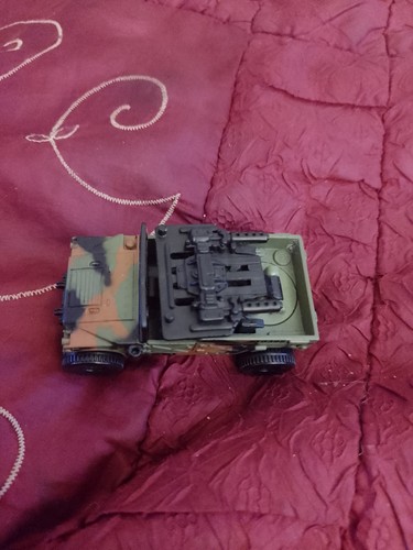 Matchbox 1998 humvee with pop - humvee,