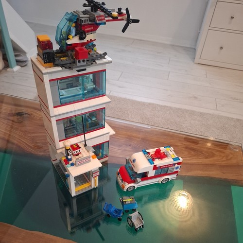 Lego city hospital - lego,