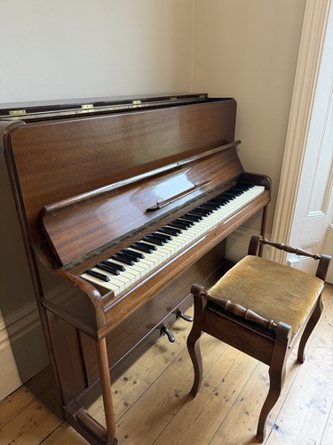 Quality piano with - with, matching