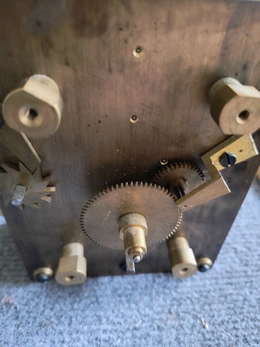 Fusee clock movement with key - fusee,