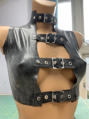 Latex crop top plunge - top,