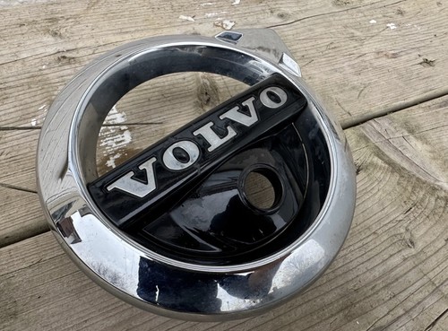 Volvo xc40 front grill badge - front,