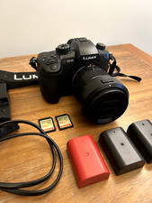 Panasonic Lumix DMC-GH5 w/ Leica 12 - 60mm Lens, 2x 32mb SD cards and V-log 
