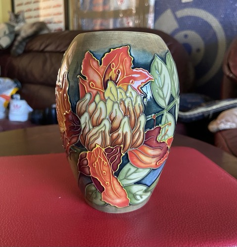Moorcroft pottery vase - moorcroft, flame