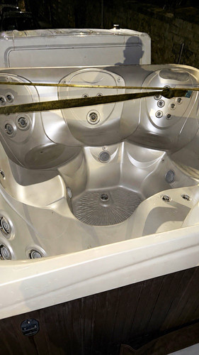 Square hot tub deluxe - tub,