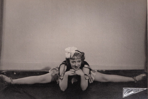 Vintage photo pretty woman - photo,