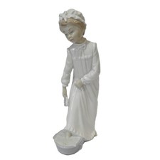 Nao by Lladro Girl Washing Feet Porcelain Figurine #0231