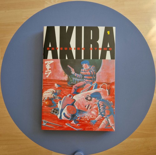 Akira manga graphic novel - graphic,