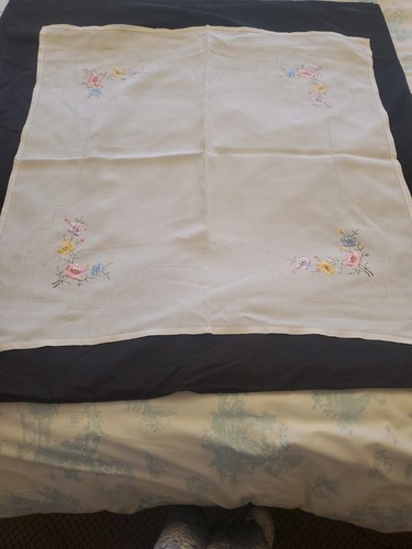 Vintage tablecloths and one - 4,