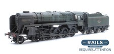BACHMANN 'OO' GAUGE 32-850 BR GREEN 2-10-0 CLASS 9F #92220 LOCO *WEATHERED*