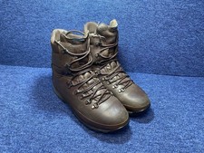 SIZE UK 8M - Altberg Defender