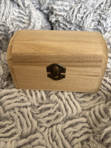 Small wooden treasure chest - small,