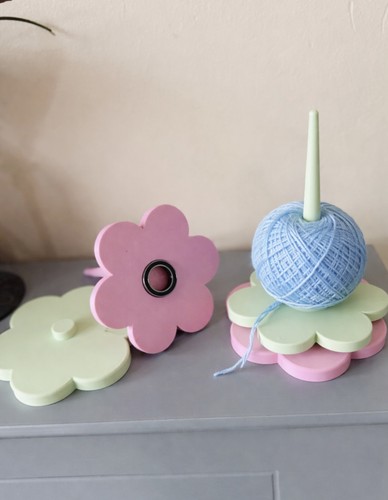 Yarn spinner with bearings - yarn,
