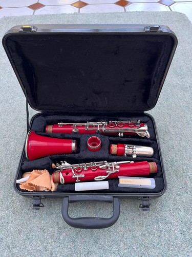 Red plastic clarinet hard - red,