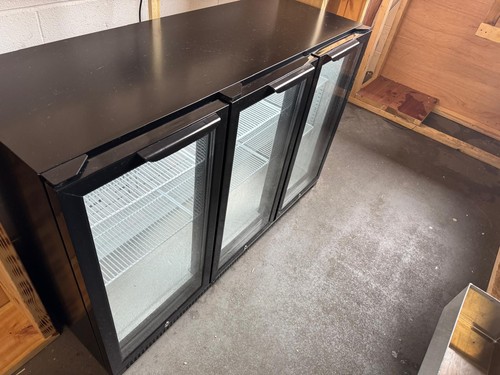 Black hinged triple door back - black,