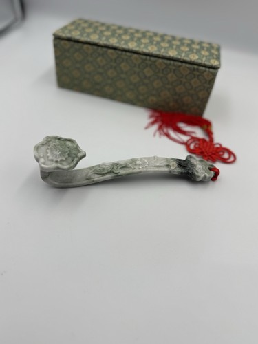 Jade ruyi sceptre - ,