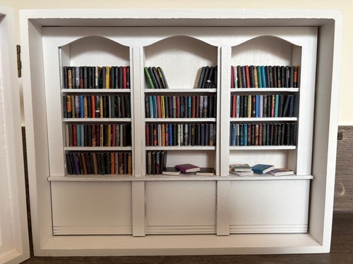 Scale large bookcase with - 1:12,