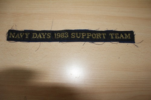 Royal navy cap tally - -,