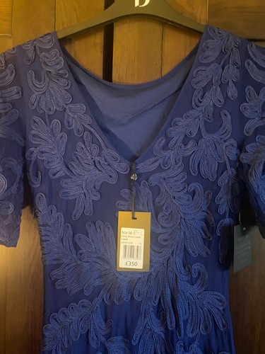 Bnwt phase eight cecily - eight,