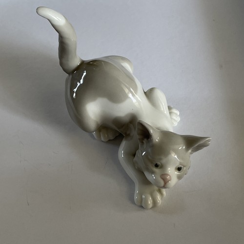Vtg 1981 lladro attentive cat - 1981,