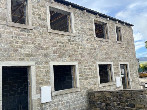 Sandstone 140mm coursed - 140mm,