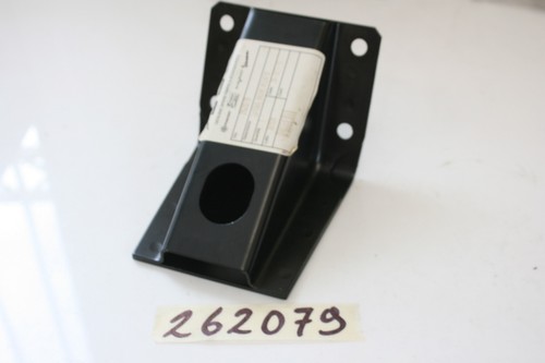 Right engine support bracket