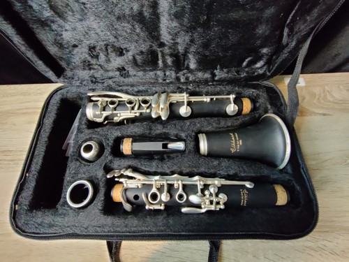 Elkhart 100cl clarinet with - elkhart,