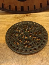 Round Cast Iron Trivet Green