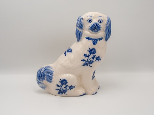 Reproduction blue white - &,