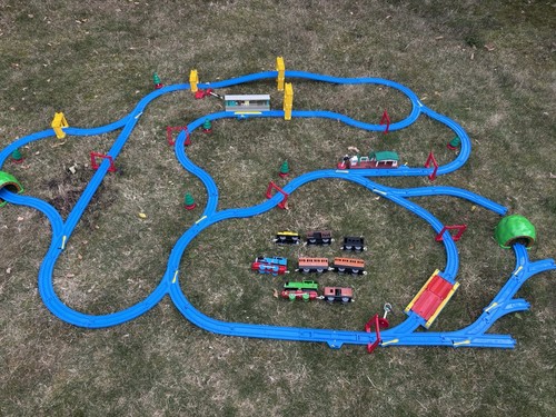 Huge bundle tomy tomica - of,