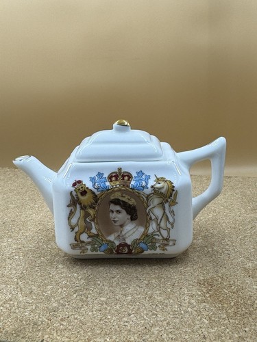 Norfolk china queen england - queen,