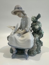 Nao by Lladro - GIRL SITTING