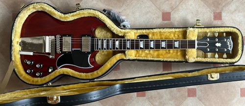 Epiphone inspired gibson - by,