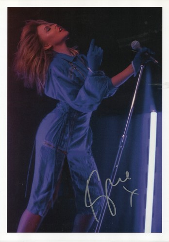 Kylie minogue signed - minogue,